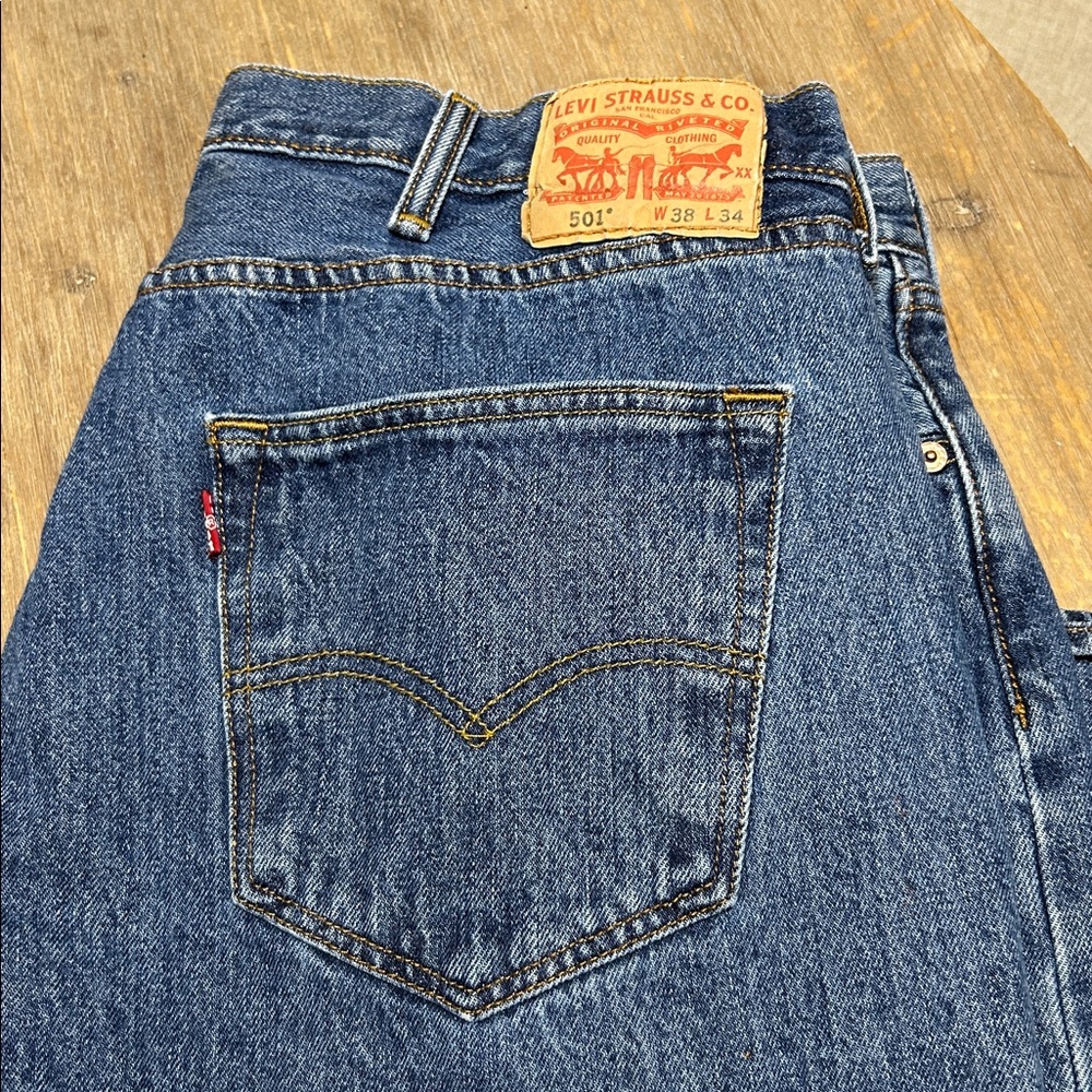 Levi’s 501 Original Button Fly Men’s Jeans Size 38x32 Medium Wash